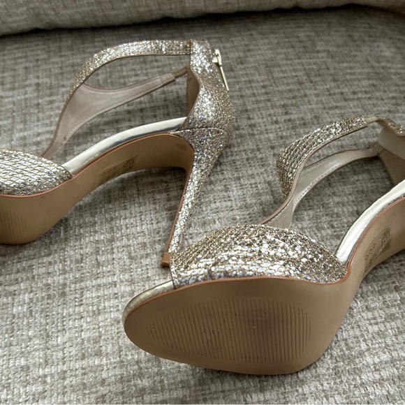 David’s Bridal High Heels, SIZE 7, Color Siver - Picture 4 of 4